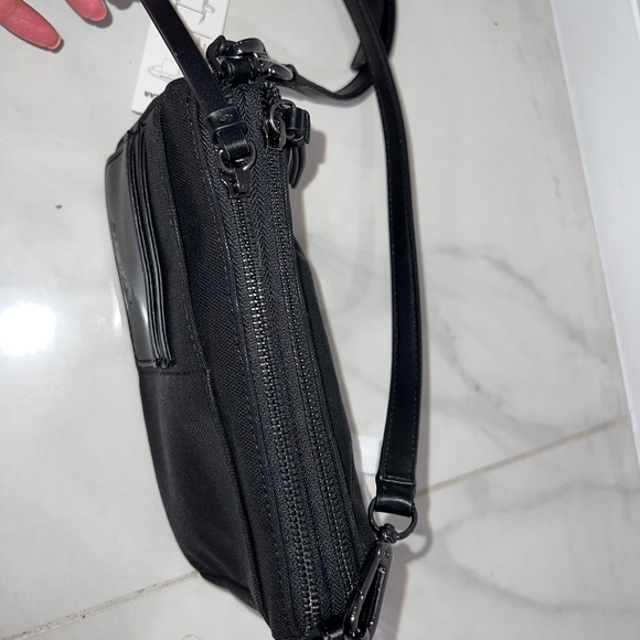 Calvin Klein Crossbody Bag - Picture 4 of 7